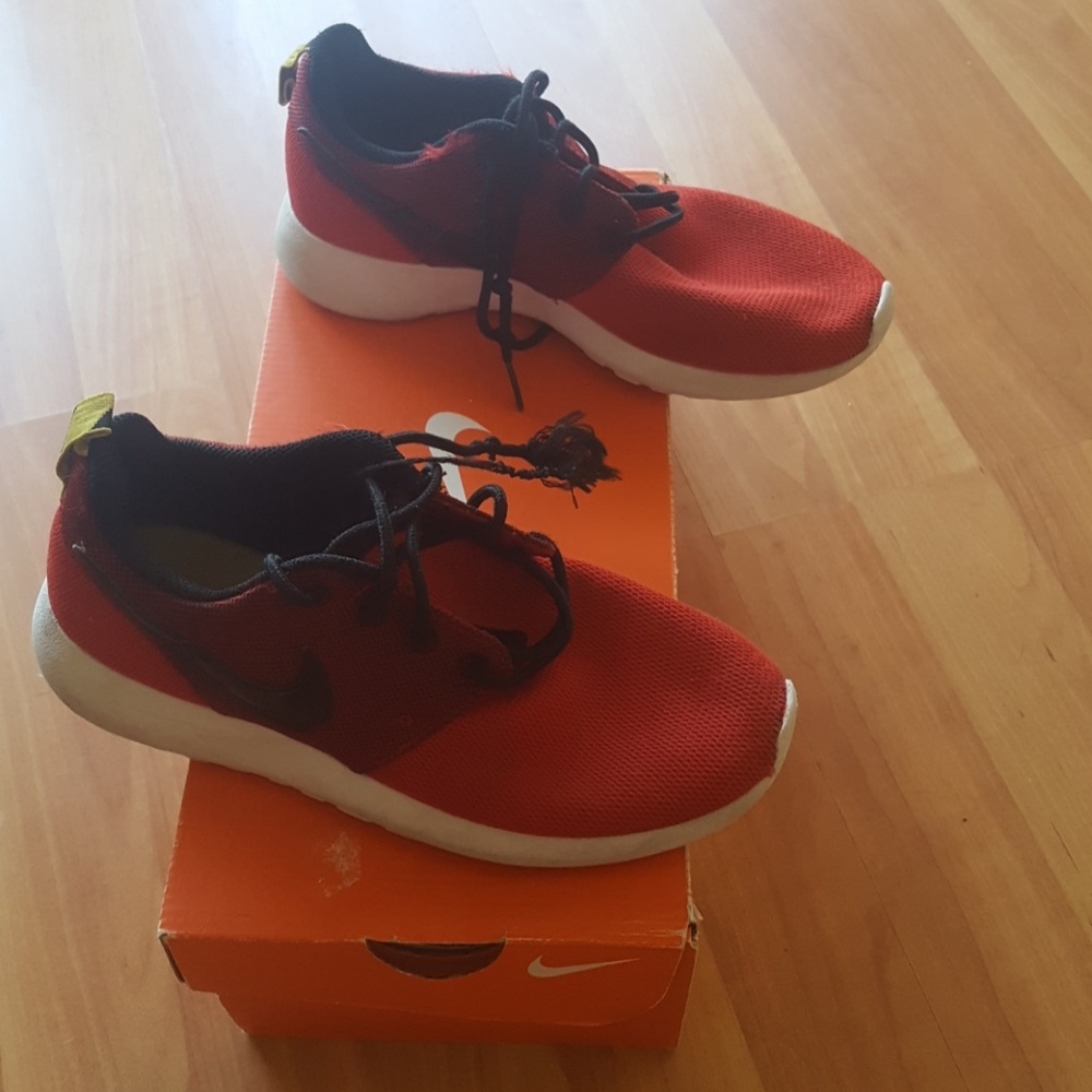 sneakers - Picture 3 of 3